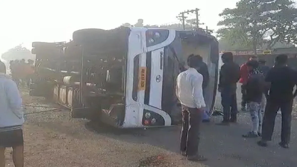 Nashik-bus-truck-accident-